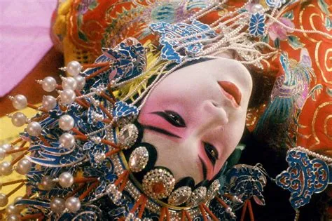  Farewell My Concubine - A Melodramatic Dance Through History and Identity